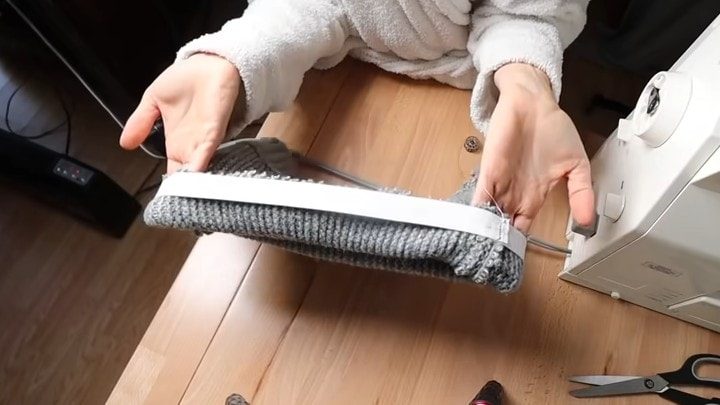 Как за 5 минут превратить унылый свитер в супер-модную вещицу