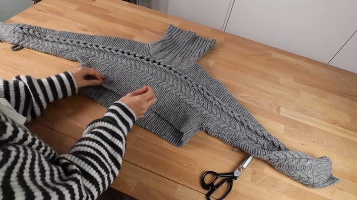 Как за 5 минут превратить унылый свитер в супер-модную вещицу