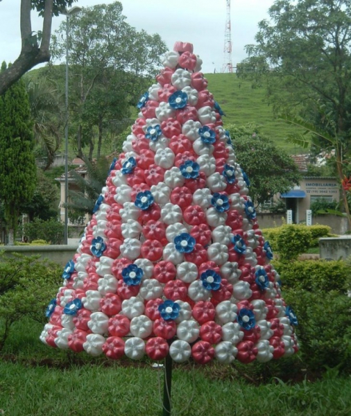 Поделки из пластиковых бутылок: делаем оригинальные украшения своими руками