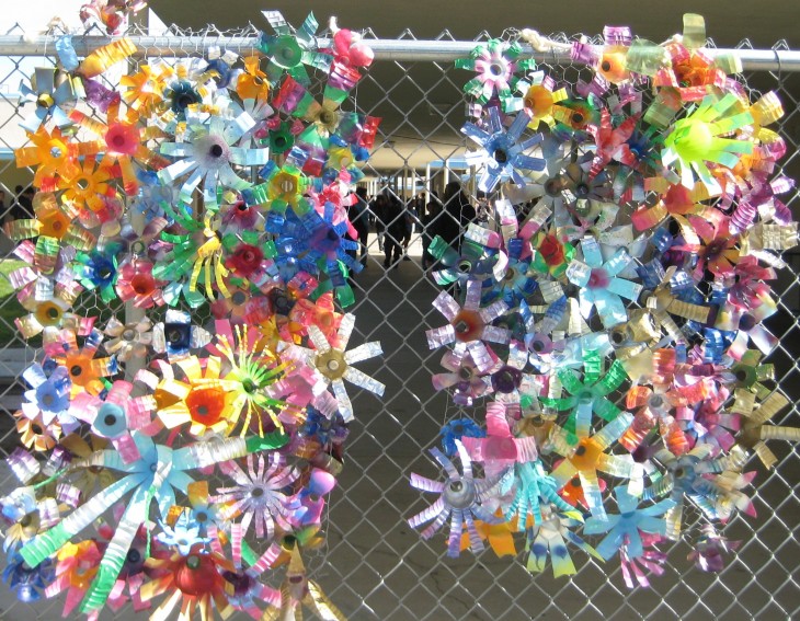 Поделки из пластиковых бутылок: делаем оригинальные украшения своими руками