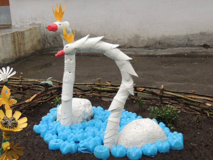 Поделки из пластиковых бутылок: делаем оригинальные украшения своими руками