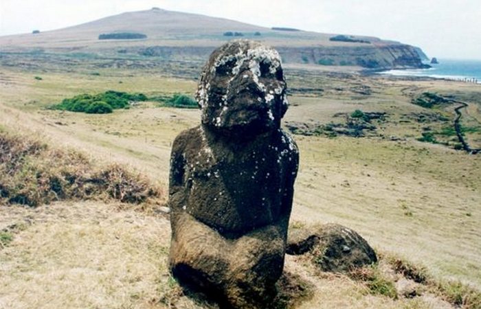 Тайны острова Пасхи: сидящий моаи Тукутури