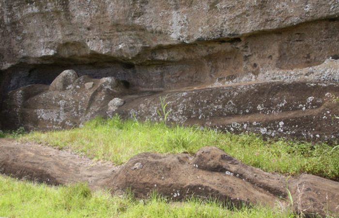 Тайны острова Пасхи: сидящий моаи Тукутури