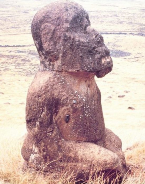 Тайны острова Пасхи: сидящий моаи Тукутури