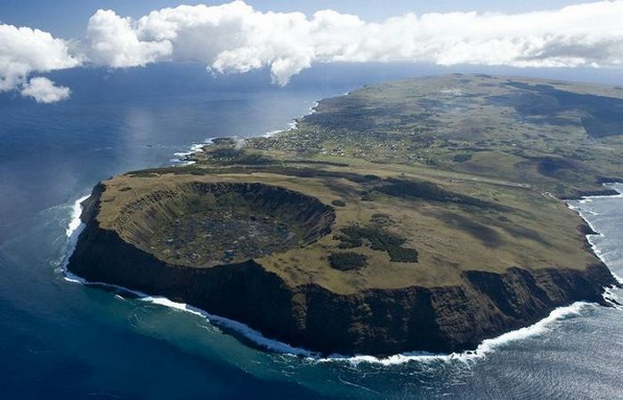 Тайны острова Пасхи: сидящий моаи Тукутури