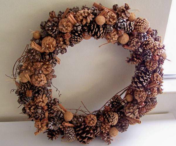 30 идей как сделать осенний венок своими руками — из листьев, шишек и других материалов
