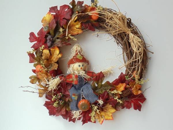30 идей как сделать осенний венок своими руками — из листьев, шишек и других материалов