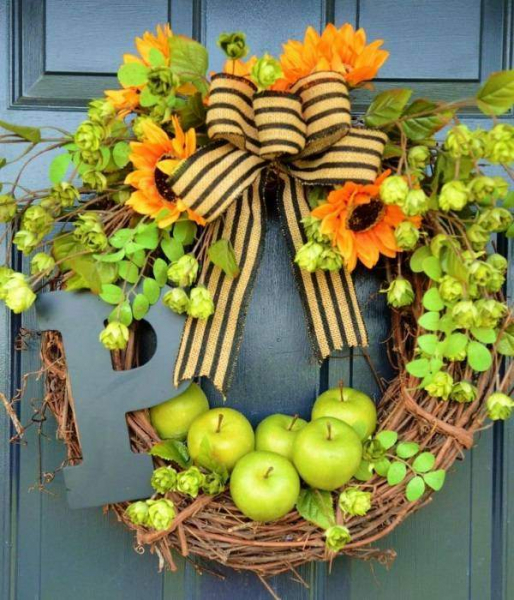 30 идей как сделать осенний венок своими руками — из листьев, шишек и других материалов