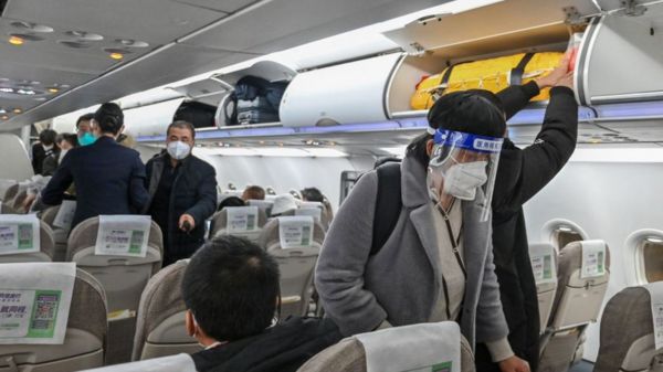 Тесты и карантин: Китай открывает границы, мир снова вводит антиковидные меры