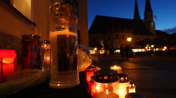 Фото: католики всего мира прощаются с Бенедиктом XVI