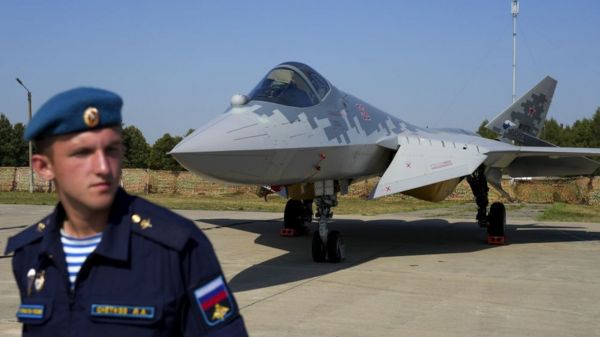 Британская разведка: Россия с осторожностью применяет против Украины новейший истребитель Су-57. Что это за самолет
