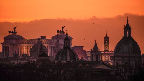 Фото: католики всего мира прощаются с Бенедиктом XVI