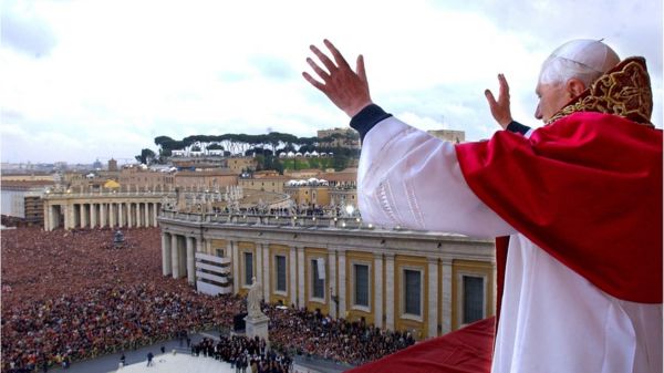 Фото: католики всего мира прощаются с Бенедиктом XVI