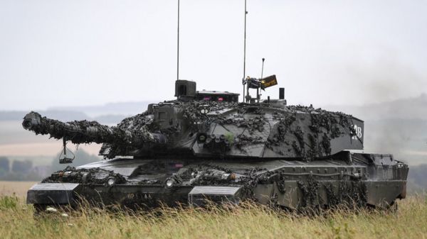 Украина призывает страны Запада ускорить передачу танков, а также просит ракеты и самолеты