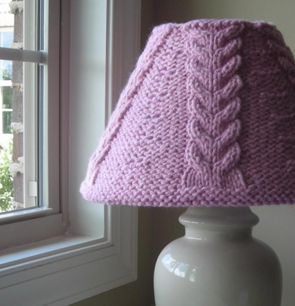 Красивая настольная лампа своими руками из подручных материалов