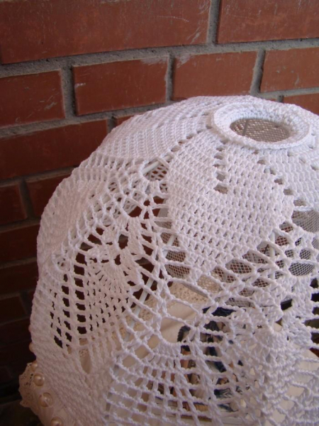 Красивая настольная лампа своими руками из подручных материалов