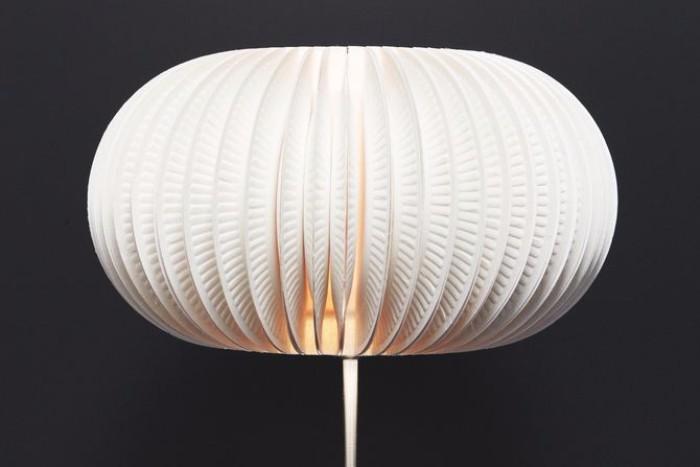 Красивая настольная лампа своими руками из подручных материалов