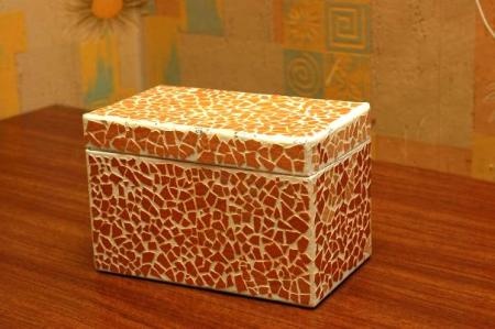 Красивая шкатулка из яичной скорлупы