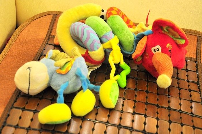 Мастерим подвесную игрушку на коляску и кроватку