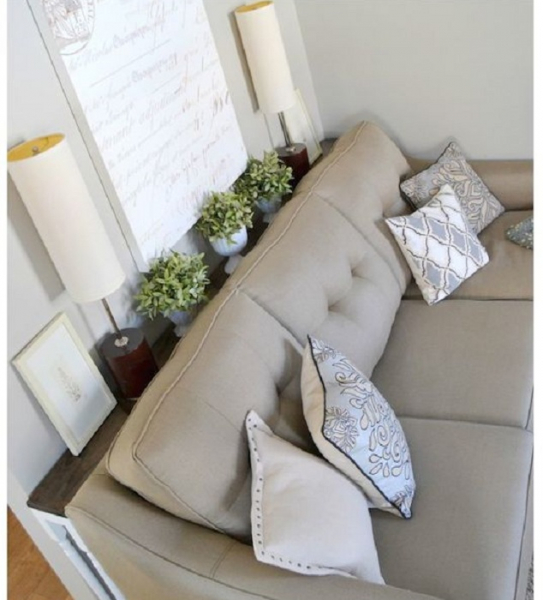 Отличные варианты оформления скрытых пространств в гостиной