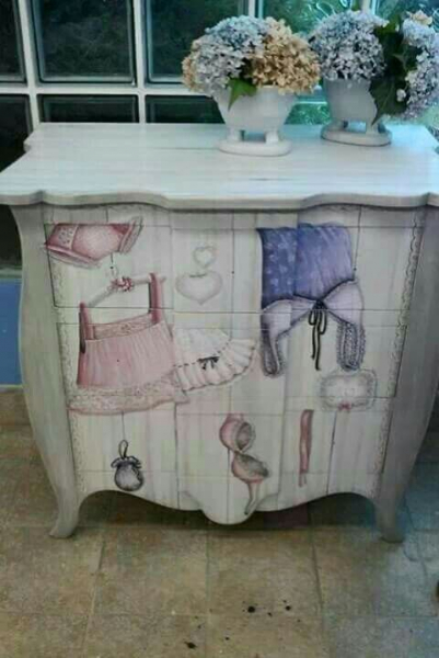 25 блестящих идей обновления мебели в технике декупаж