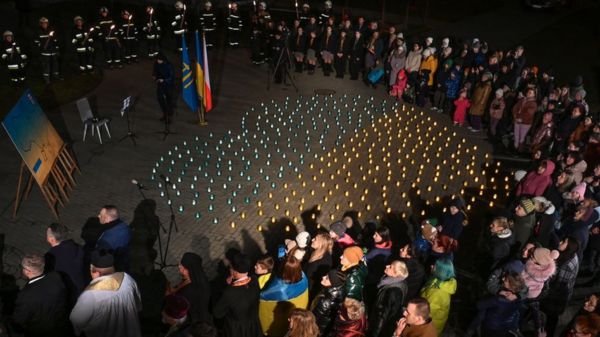 Акции солидарности в поддержку Украины в разных странах. Фото
