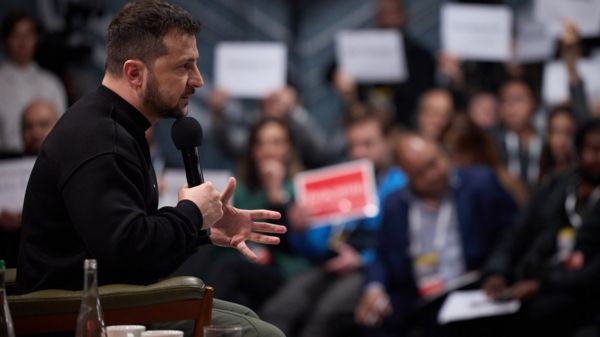 "Дьявол на земле" и "Там не с кем говорить". Главное с пресс-конференции Зеленского в день годовщины вторжения