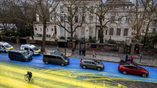 Акции солидарности в поддержку Украины в разных странах. Фото