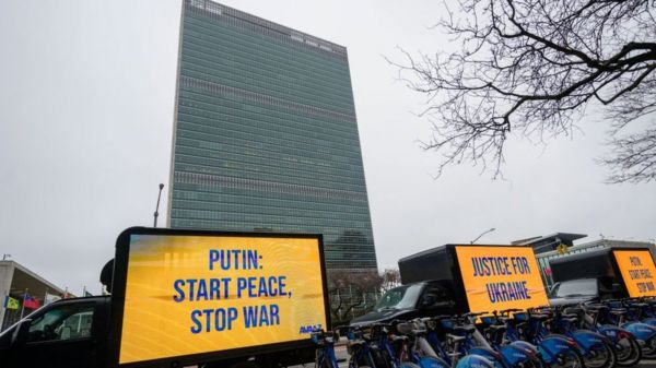 Акции солидарности в поддержку Украины в разных странах. Фото