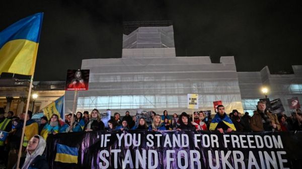 Год войны в Украине. Британия почтила жертв российского вторжения минутой молчания