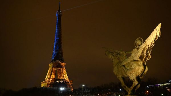 Акции солидарности в поддержку Украины в разных странах. Фото
