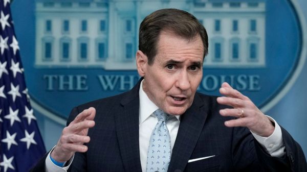 Белый дом попытался развеять опасения насчет НЛО, сбитых над США и Канадой. Но что это за объекты, все еще неясно