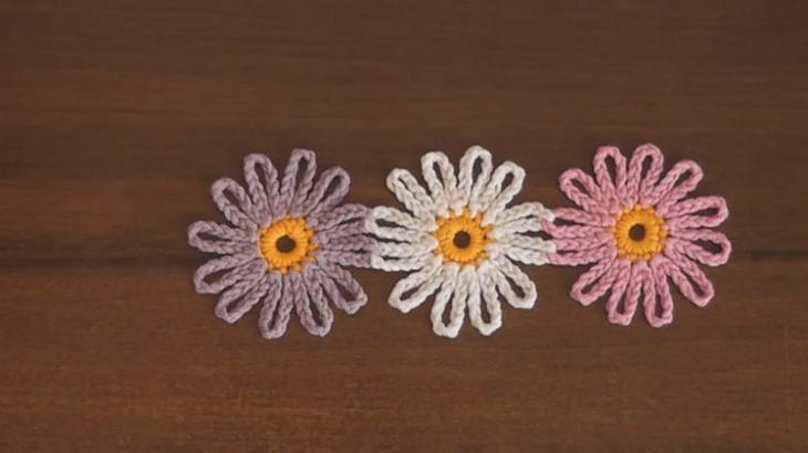 Цветочная поляна из остатков пряжи