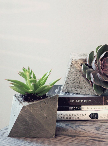 Цветочные горшки, сделанные из обычного цемента