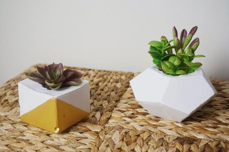 Цветочные горшки, сделанные из обычного цемента