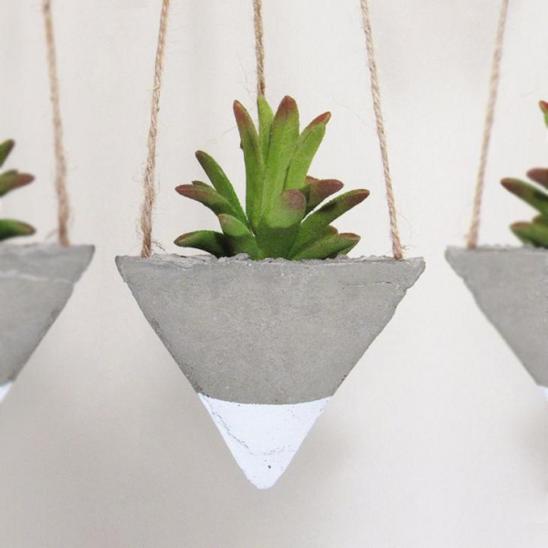 Цветочные горшки, сделанные из обычного цемента