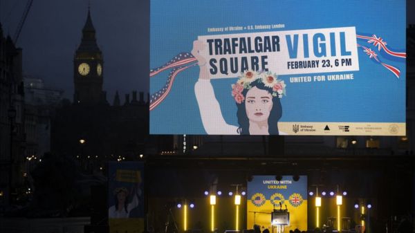 Акции солидарности в поддержку Украины в разных странах. Фото