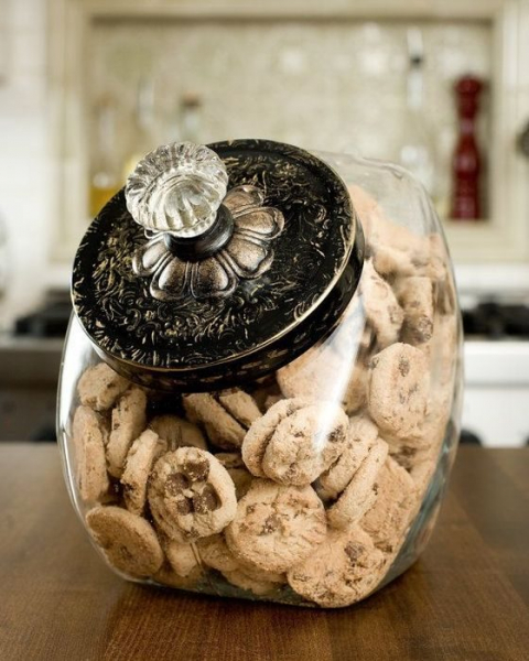 Идеи по использованию старых дверных ручек в интерьере