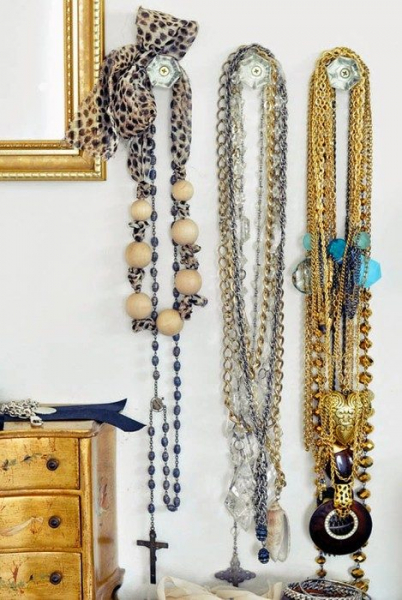 Идеи по использованию старых дверных ручек в интерьере