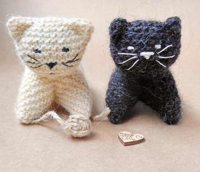 Как легко и быстро связать котика спицами для начинающих