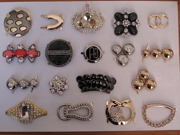 Как украсить одежду? Украшения одежды цветами, вышивкой, бисером, стразами