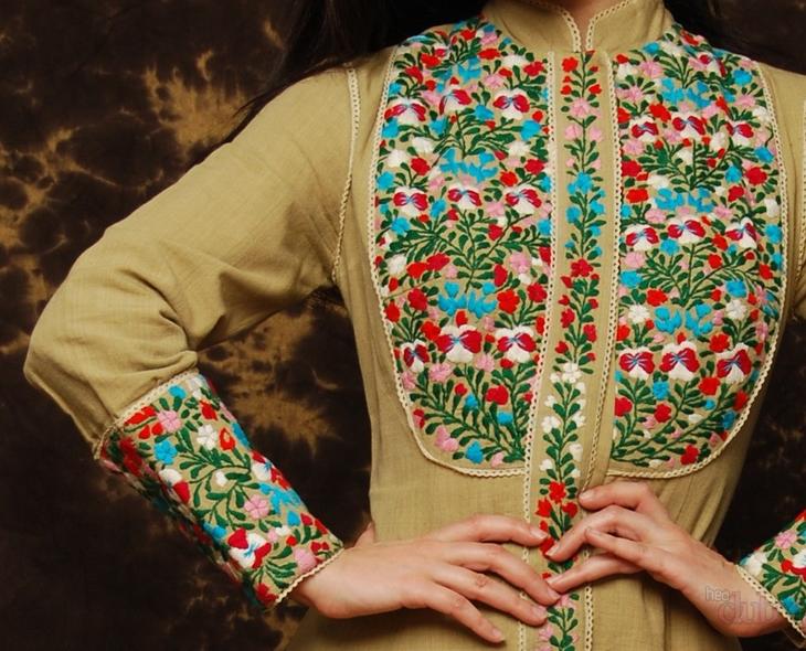 Как украсить одежду? Украшения одежды цветами, вышивкой, бисером, стразами