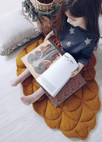 Коврики и пледы в форме листьев