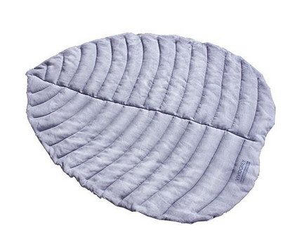 Коврики и пледы в форме листьев