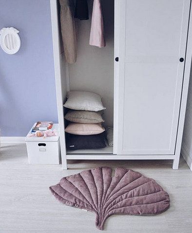 Коврики и пледы в форме листьев