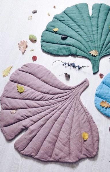 Коврики и пледы в форме листьев