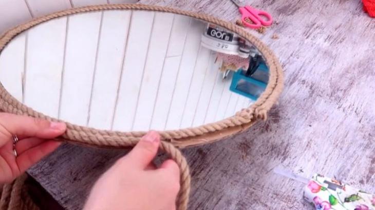 Оригинальный декор круглого зеркала