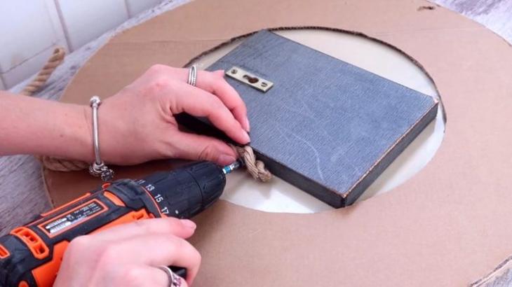 Оригинальный декор круглого зеркала