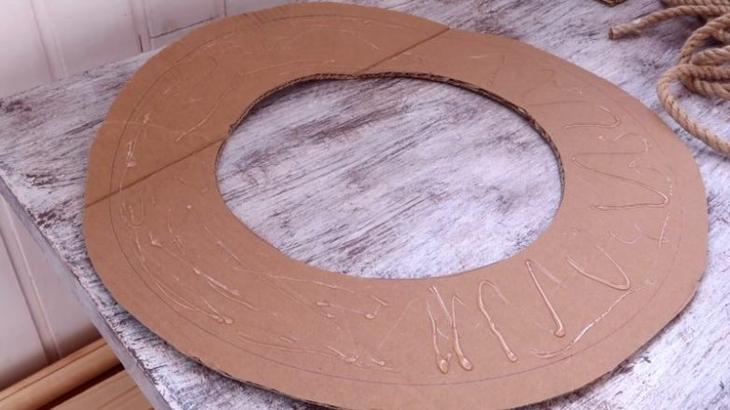 Оригинальный декор круглого зеркала