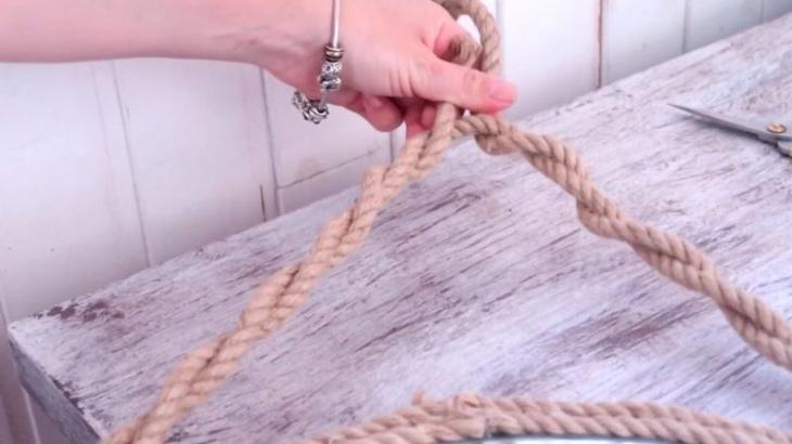 Оригинальный декор круглого зеркала